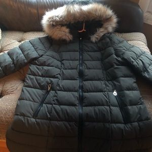 Ladies winter jacket brand new, no tags.